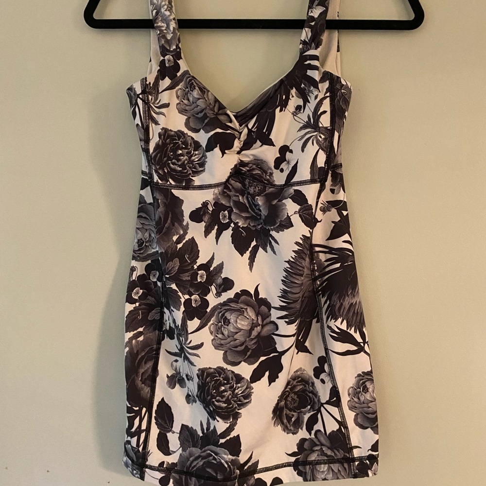 Lululemon Athletica Tank 6 with built in bra